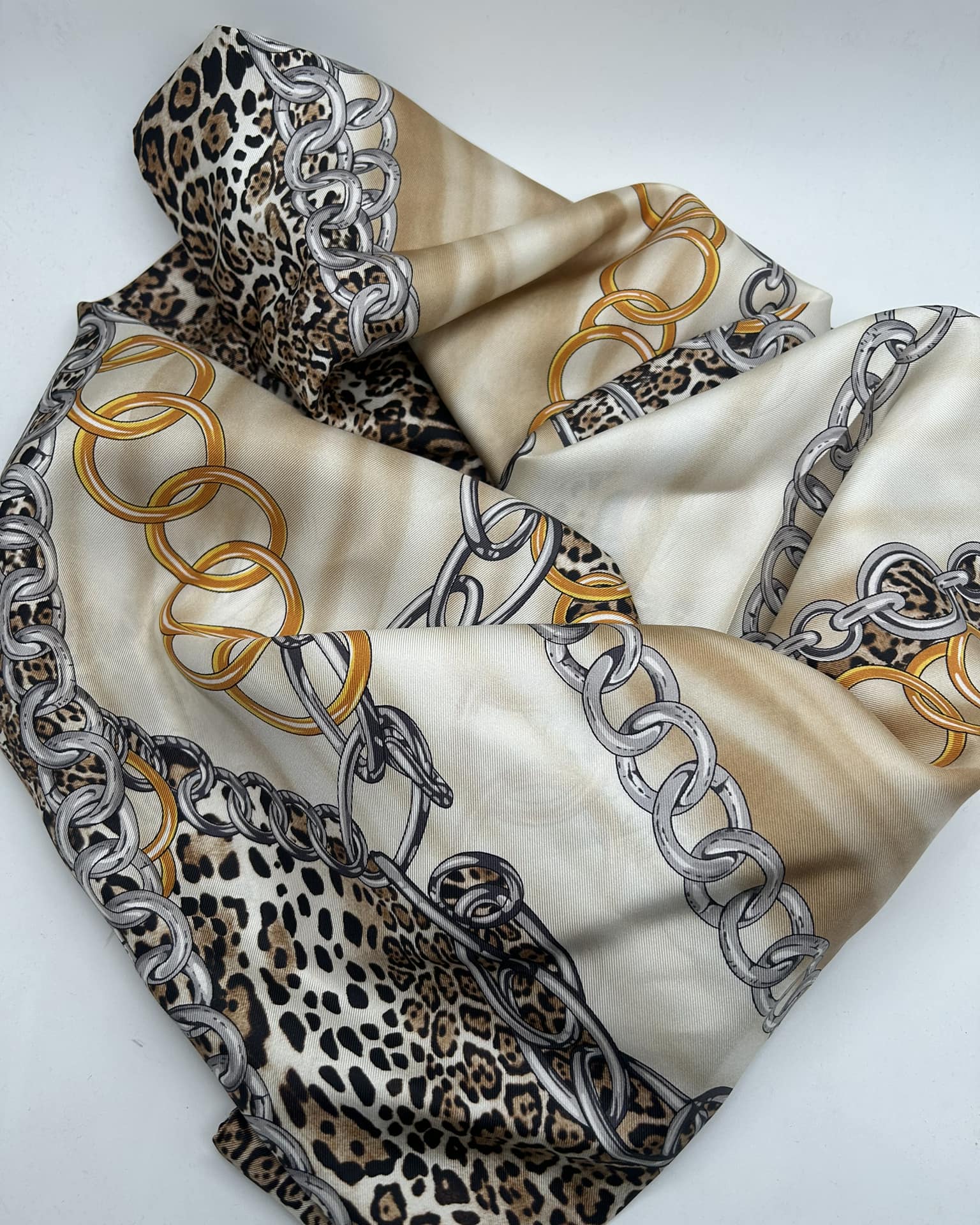 Foulard Salvatore Comella in seta twill con stampa animalier