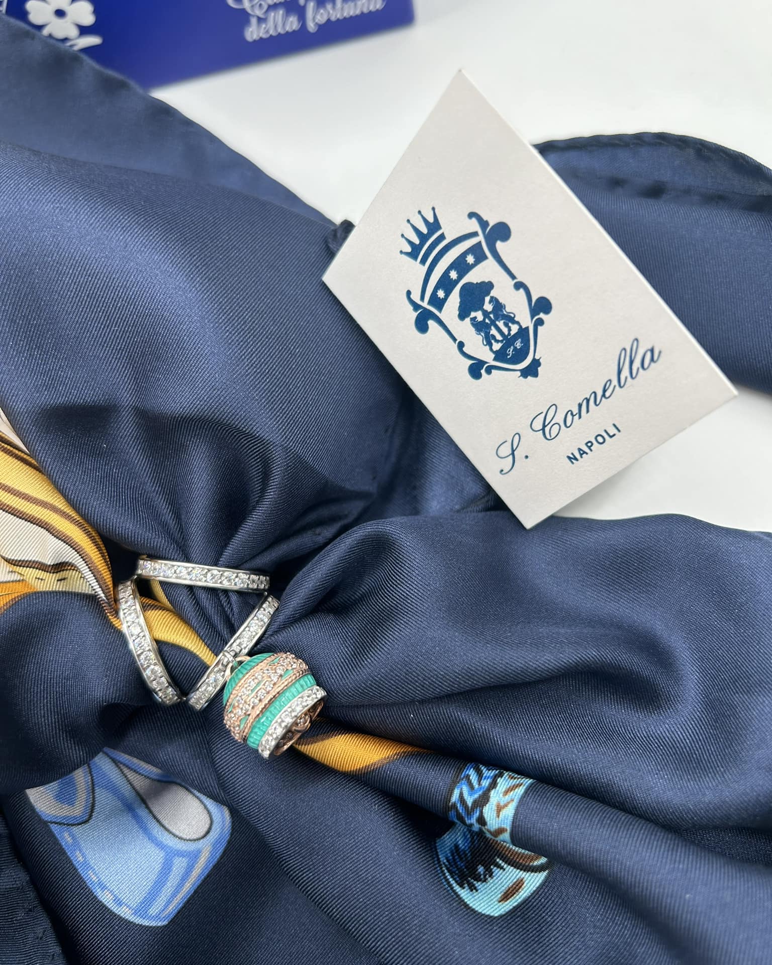 Fermafoulard Capri Salvatore Comella nei toni del turchese