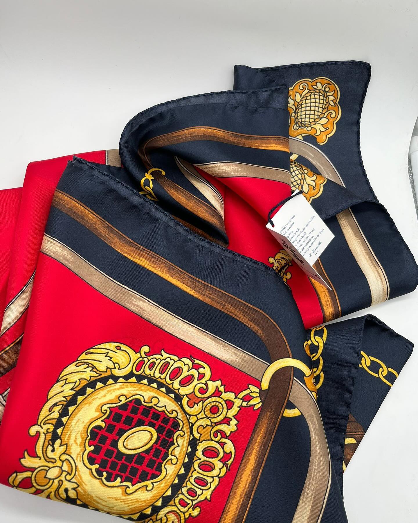 Foulard in seta Salvatore Comella